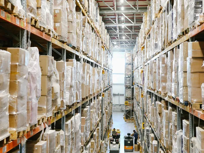 Bodega con insumos de oficina